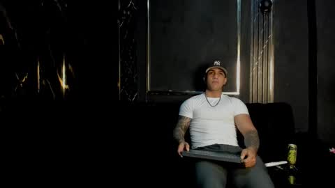 mr_maximo online show from December 3, 1:35 am