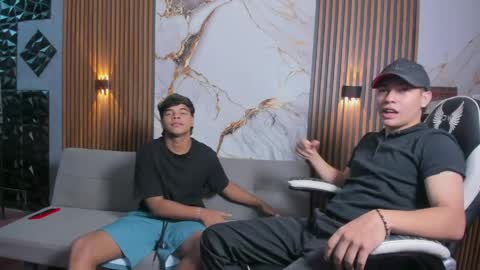 Snapshot of mr_mois chatting on April 3, 7:06 am mr_mois online show from April 3, 7:06 am