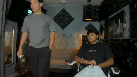 Snapshot of mr_mois chatting on April 4, 6:11 am mr_mois online show from April 4, 6:11 am