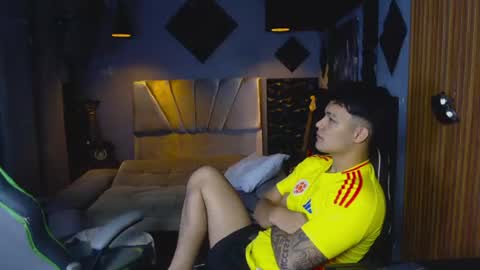 mr_mois online show from July 4, 2:51 am