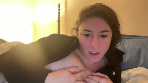 Snapshot of mr_mrs_glitter chatting on February 2, 8:40 pm Mr Mrs Glitter online show from February 2, 8:40 pm