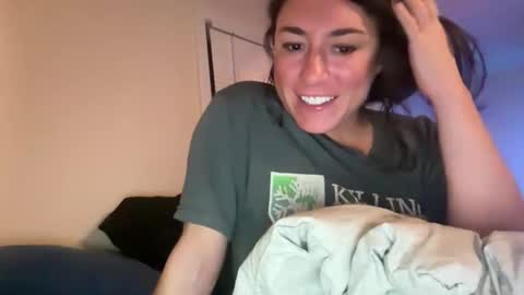 Snapshot of mr_mrs_glitter chatting on February 6, 6:51 am Mr Mrs Glitter online show from February 6, 6:51 am