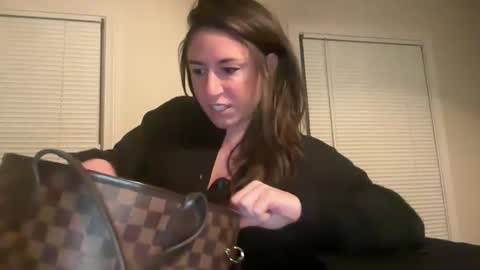 Snapshot of mr_mrs_glitter chatting on February 13, 12:06 am Mr Mrs Glitter online show from February 13, 12:06 am