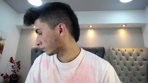 Snapshot of mr_williseo chatting on February 2, 7:57 pm williseo online show from February 2, 7:57 pm