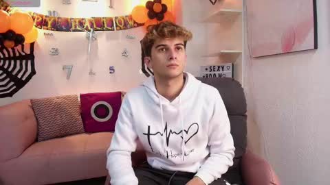 Snapshot of mr_williseo chatting on October 12, 7:24 pm williseo online show from October 12, 7:24 pm