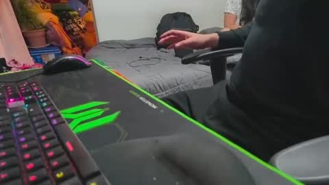 Snapshot of mrandmssin chatting on April 6, 2:20 am mrandmssin online show from April 6, 2:20 am