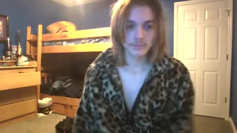 Ant online show from December 3, 5:53 am