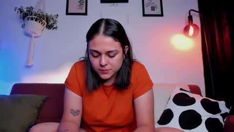 Laura online show from November 20, 11:15 pm