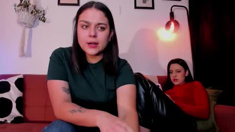 Snapshot of mrbuu_ chatting on February 15, 12:29 am Laura online show from February 15, 12:29 am