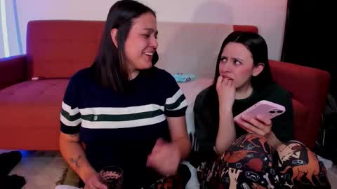 Snapshot of mrbuu_ chatting on February 15, 7:51 am Laura online show from February 15, 7:51 am