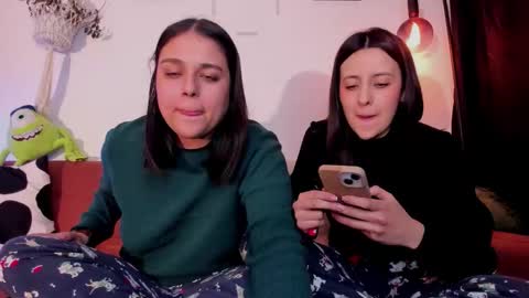 Snapshot of mrbuu_ chatting on February 16, 4:30 am Laura online show from February 16, 4:30 am