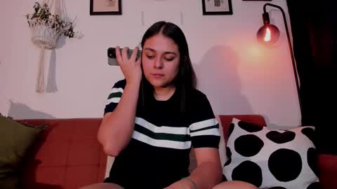 Snapshot of mrbuu_ chatting on February 17, 11:00 pm Laura online show from February 17, 11:00 pm