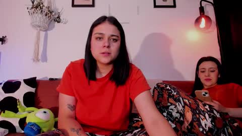 Snapshot of mrbuu_ chatting on February 22, 3:07 am Laura online show from February 22, 3:07 am