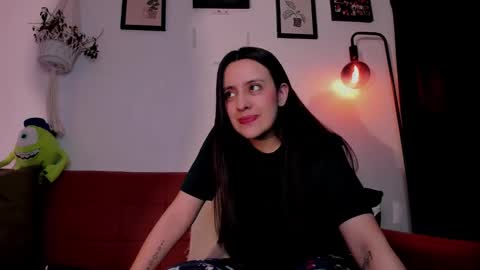 Snapshot of mrbuu_ chatting on February 23, 5:27 am Laura online show from February 23, 5:27 am