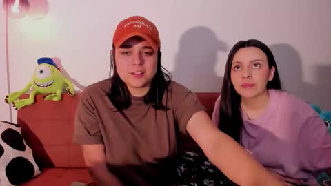 Snapshot of mrbuu_ chatting on March 9, 4:27 am Laura online show from March 9, 4:27 am