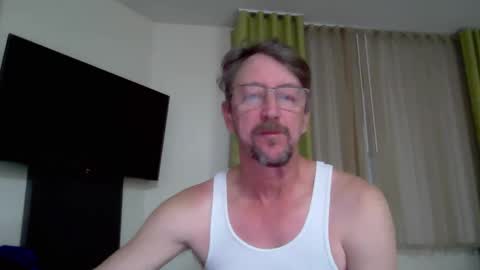 Snapshot of mrcumstain chatting on March 3, 5:53 am mrcumstain online show from March 3, 5:53 am