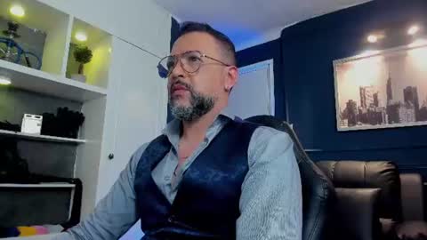 Snapshot of mrfrank_tattoo chatting on June 23, 2:59 pm MrFrank. online show from June 23, 2:59 pm