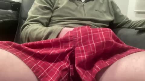 Snapshot of mrgummybear18 chatting on February 11, 2:25 am mrgummybear18 online show from February 11, 2:25 am