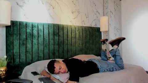 mrjustin_ online show from October 17, 8:22 pm