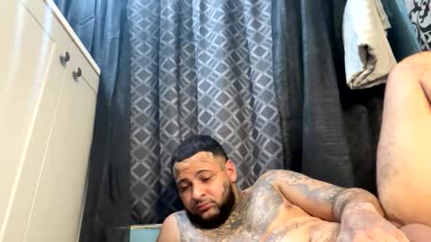 Snapshot of mrnineinch1995 chatting on February 7, 11:25 am mrnineinch1995 online show from February 7, 11:25 am