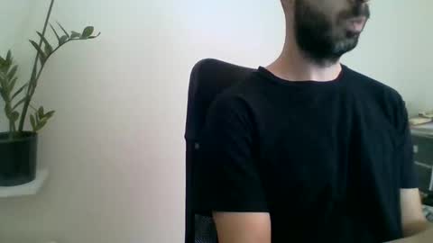 Snapshot of mrralph__90 chatting on March 10, 10:04 am Mrralph online show from March 10, 10:04 am