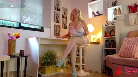 Snapshot of mrs_edha_ chatting on May 15, 1:18 pm Edha online show from May 15, 1:18 pm
