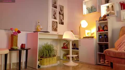 Snapshot of mrs_edha_ chatting on May 16, 2:19 am Edha online show from May 16, 2:19 am