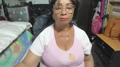 mrs_mommy online show from October 24, 11:01 pm