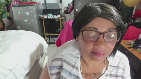 mrs_mommy online show from November 27, 8:00 pm