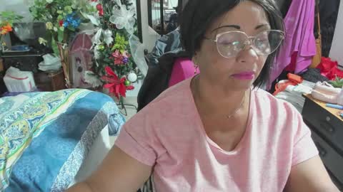 mrs_mommy online show from December 19, 7:54 pm