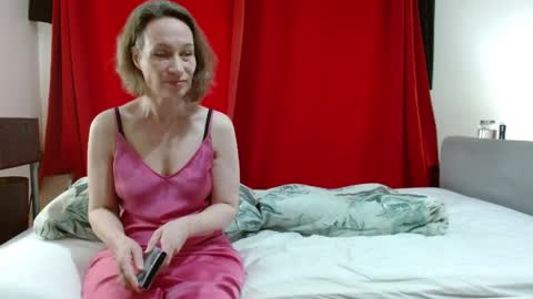 Mrs Velvet Vixen online show from April 1, 7:42 am