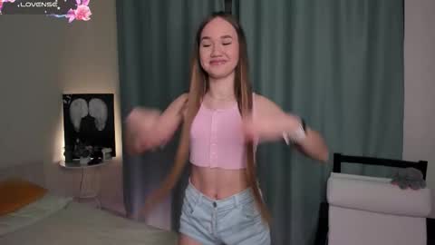 Mia online show from November 22, 10:31 pm