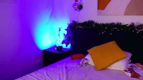 Snapshot of mrsprude chatting on December 6, 8:37 am Molly online show from December 6, 8:37 am