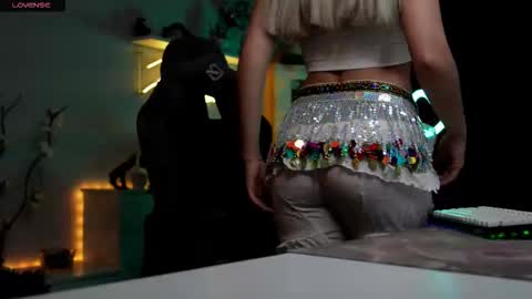 YOUR OWNER online show from November 10, 4:06 pm