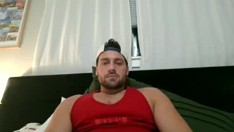 Snapshot of mrthickly818 chatting on February 6, 5:23 am mrthickly818 online show from February 6, 5:23 am