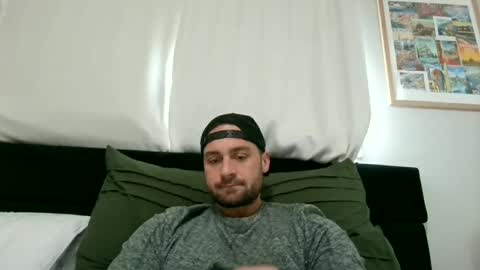 Snapshot of mrthickly818 chatting on February 18, 4:03 pm mrthickly818 online show from February 18, 4:03 pm