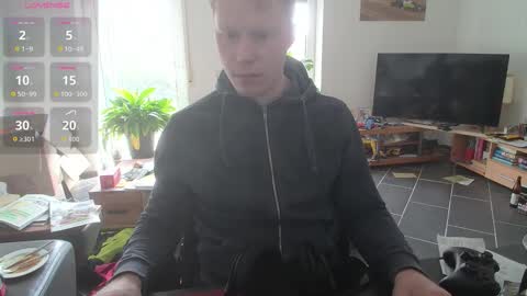 Snapshot of mrzaasch chatting on March 20, 2:44 pm Sascha online show from March 20, 2:44 pm