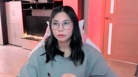 ms_emily_ online show from October 11, 9:30 am