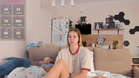 Snapshot of ms_foryou chatting on September 25, 3:43 am Ms ForYOU online show from September 25, 3:43 am