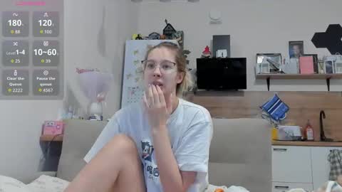 Snapshot of ms_foryou chatting on December 21, 5:14 am Ms ForYOU online show from December 21, 5:14 am