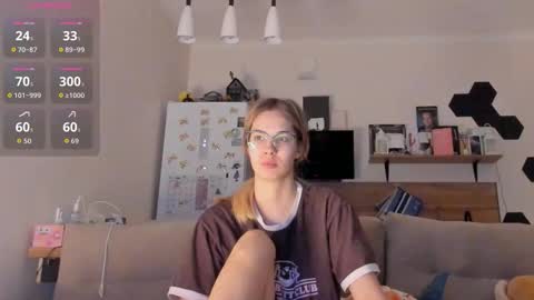 Snapshot of ms_foryou chatting on December 23, 3:37 am Ms ForYOU online show from December 23, 3:37 am