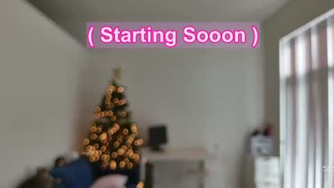 Snapshot of ms_mochii chatting on June 10, 3:22 pm R o r i SnapChat heyroriv2 wednesday - sunday Noon oclock mountain - 5pm mountain online show from June 10, 3:22 pm