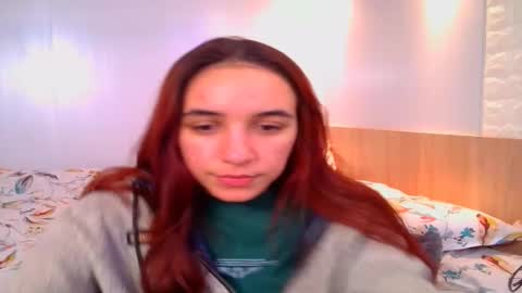 Snapshot of ms_sophiee chatting on December 6, 1:18 am ms_sophiee online show from December 6, 1:18 am