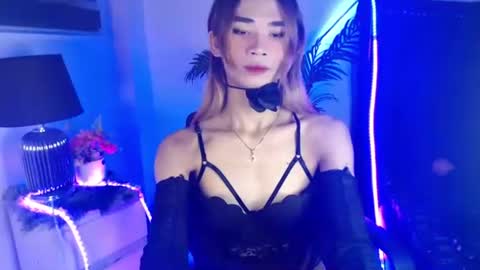 mscherry_ online show from November 9, 10:46 am