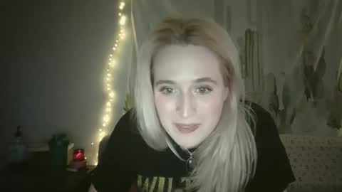 Snapshot of msclairewhatever chatting on September 30, 4:17 am msclairewhatever online show from September 30, 4:17 am