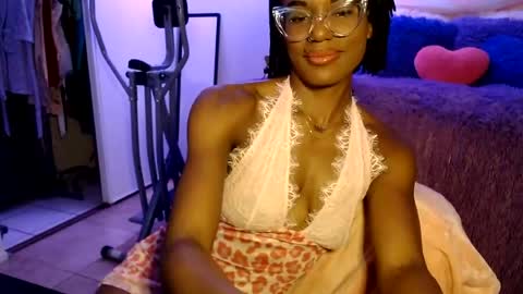 Snapshot of msemonibrown chatting on June 15, 5:42 am CocoSage online show from June 15, 5:42 am