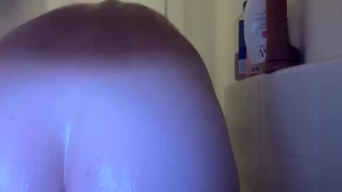 msfreckles92 online show from May 30, 8:39 pm