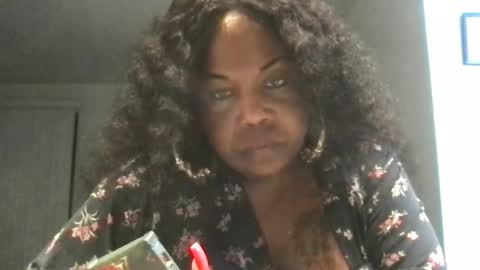 Snapshot of msjonemillion chatting on October 27, 11:20 pm Chocolate Candy Stick online show from October 27, 11:20 pm