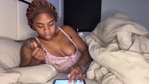 mskitty000 online show from January 14, 5:46 am