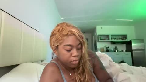 mskitty000 online show from June 21, 12:30 pm